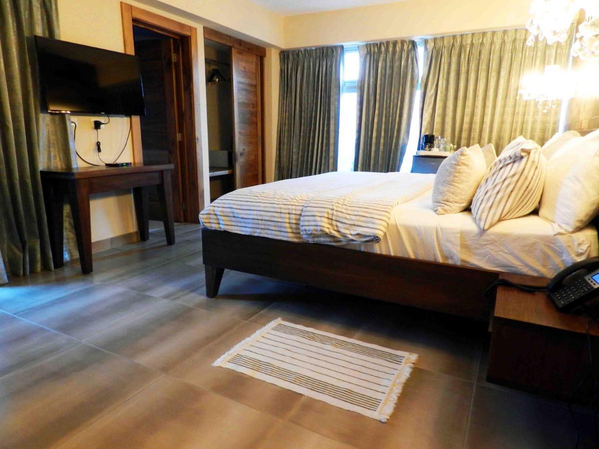 Mon Hotel Boutique Констанса Екстер'єр фото