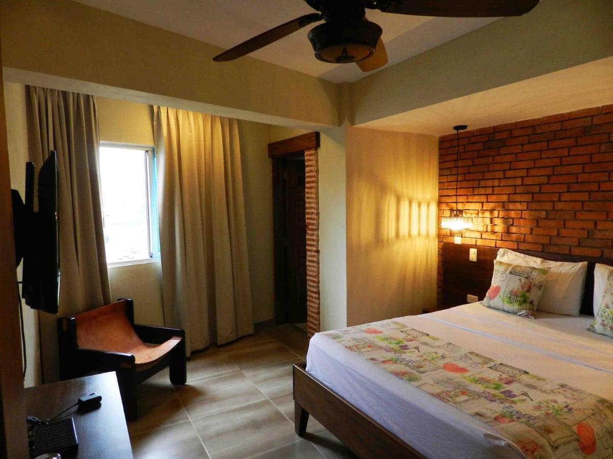 Mon Hotel Boutique Констанса Екстер'єр фото