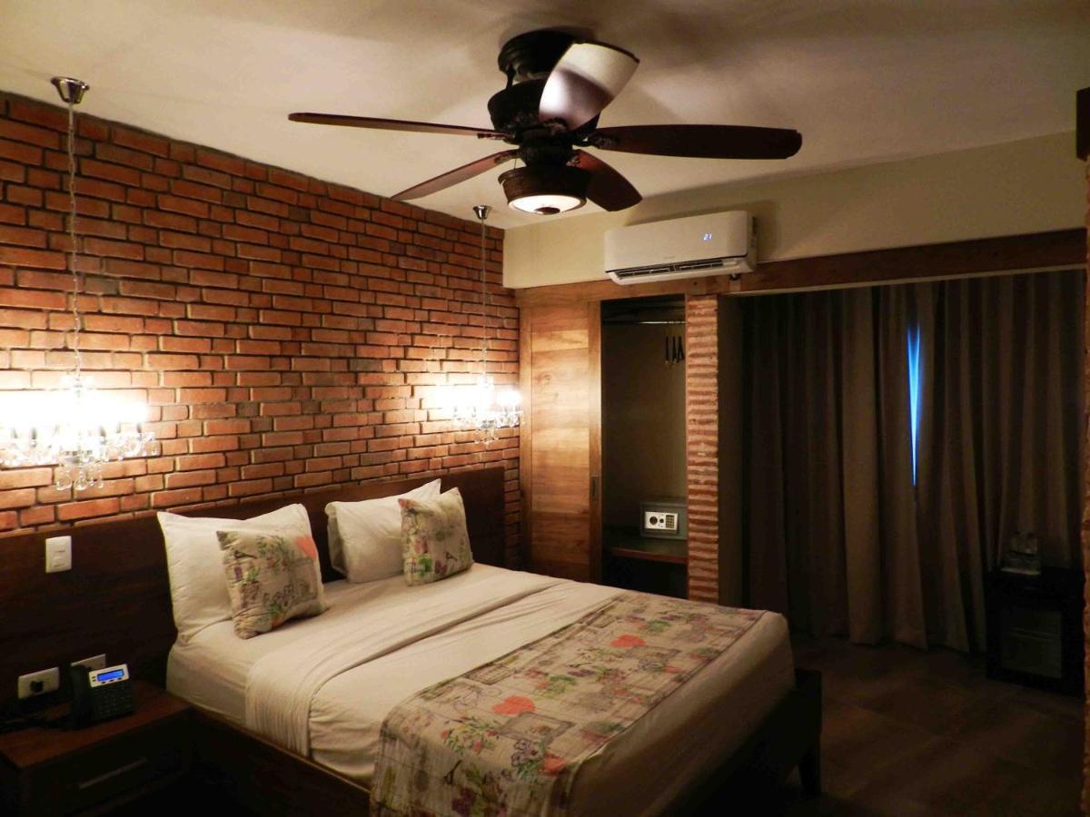 Mon Hotel Boutique Констанса Екстер'єр фото