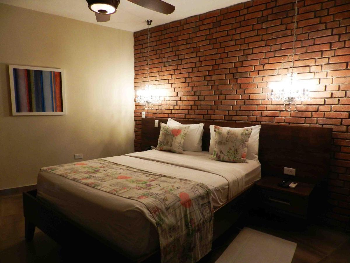 Mon Hotel Boutique Констанса Екстер'єр фото