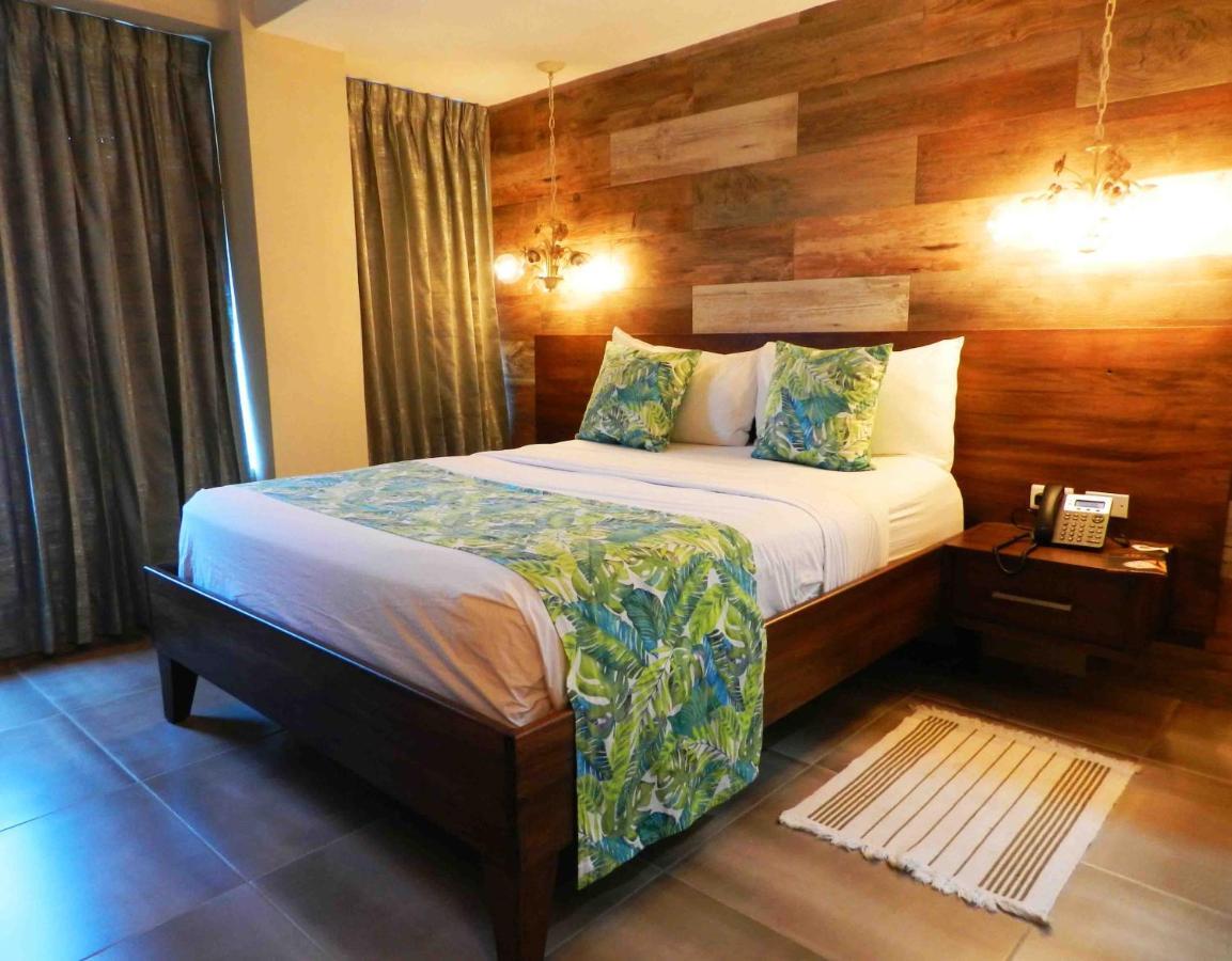 Mon Hotel Boutique Констанса Екстер'єр фото